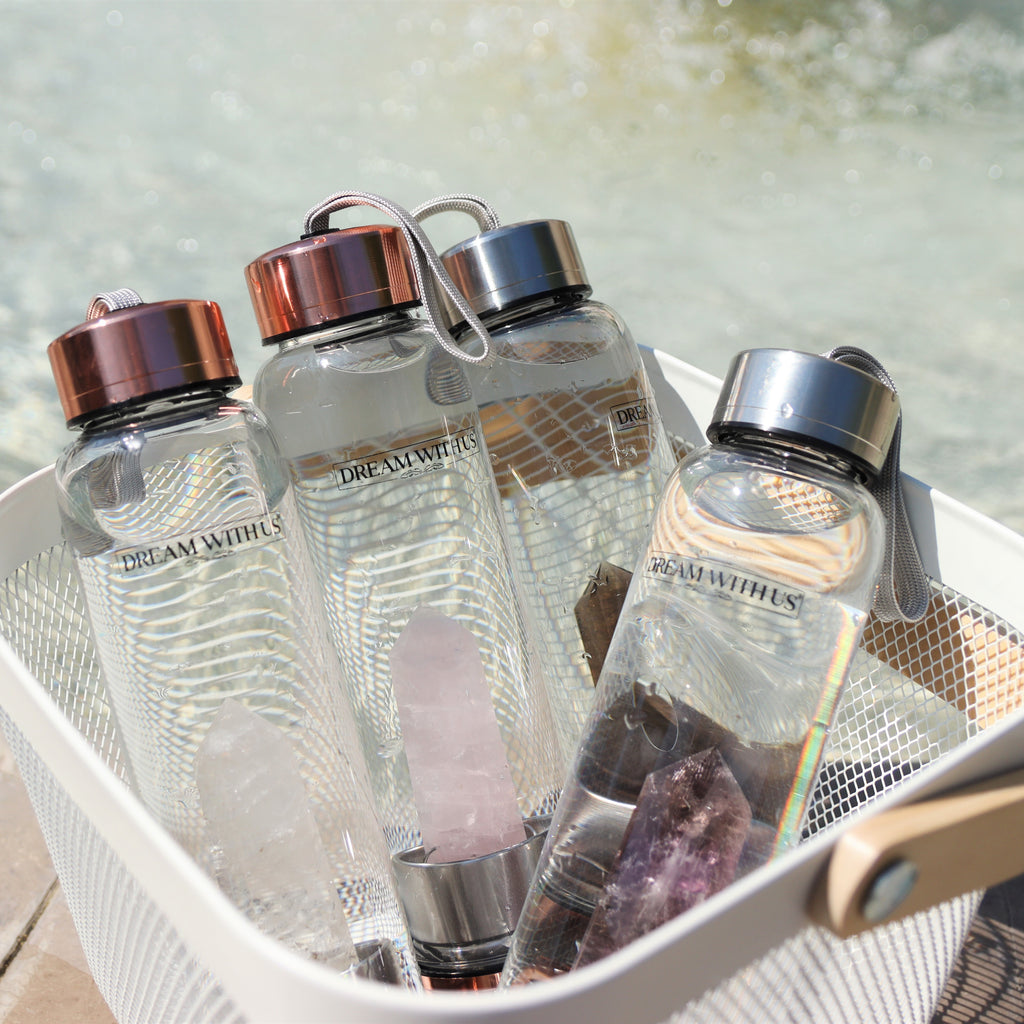 Staklena boca za vodu s blagotvornim učincima na vaše tijelo