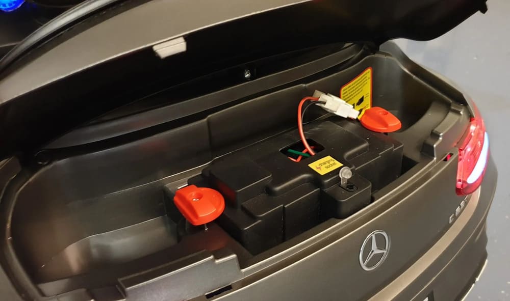 Dječji automobil na akumulator Mercedes C63 S AMG