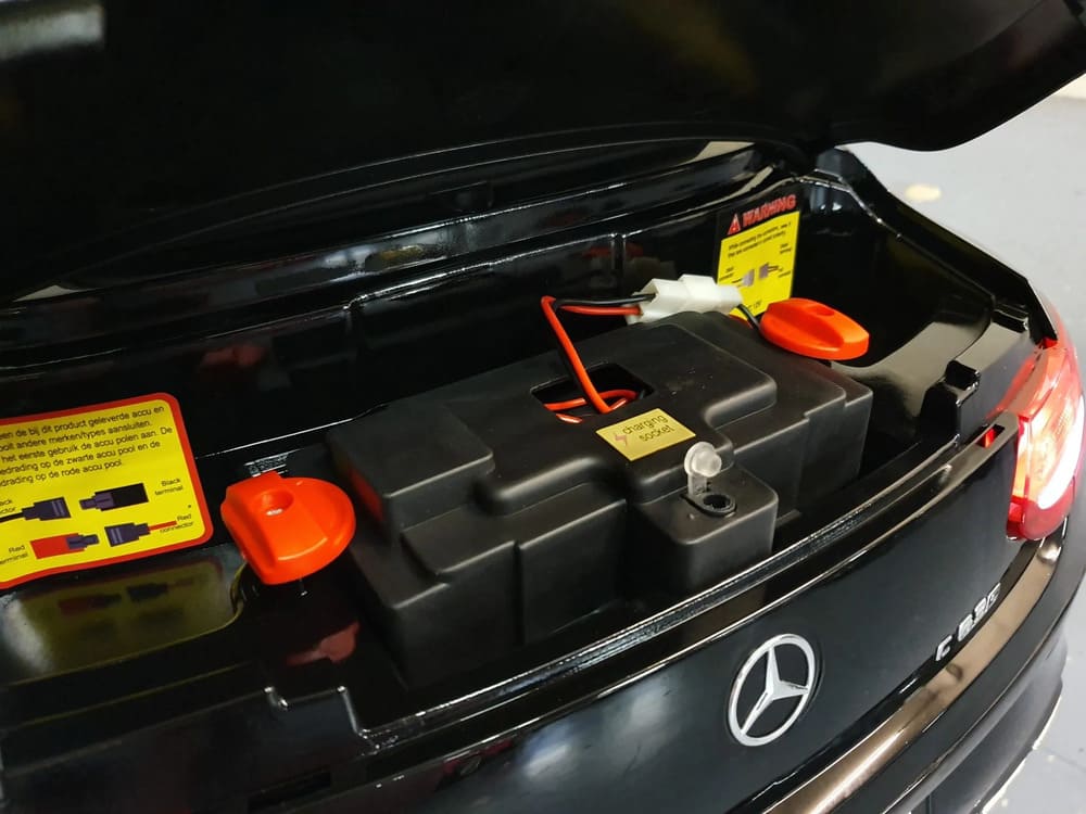 Dječji automobil na akumulator Mercedes C63 S AMG