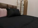 Posteljina Dreamwithus Elegance - Crna 140x200 cm, minimalna razlika u nijansi boje